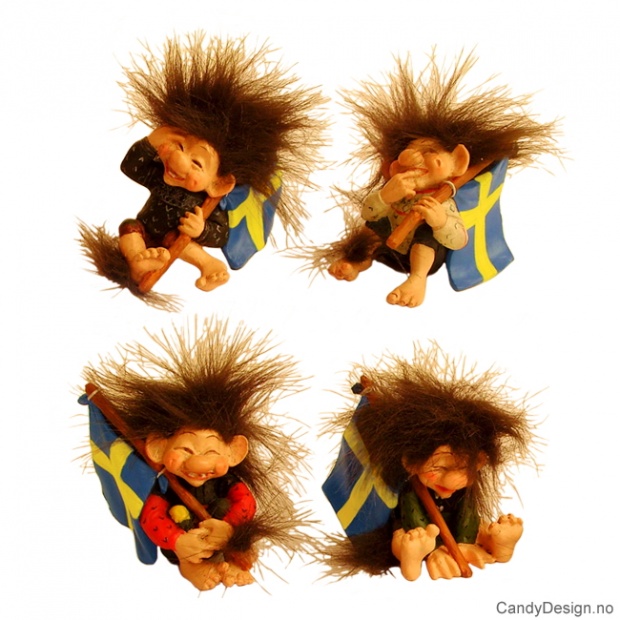 Sittende troll med svensk flagg