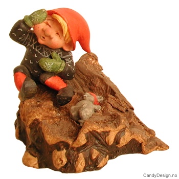Gnome and mouse on roots