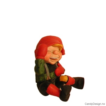 Stor sittende nisse med hånd til hode