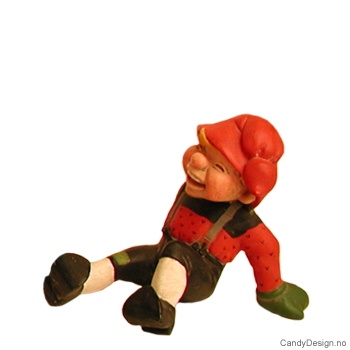 Stor sittende nisse med armene bakover