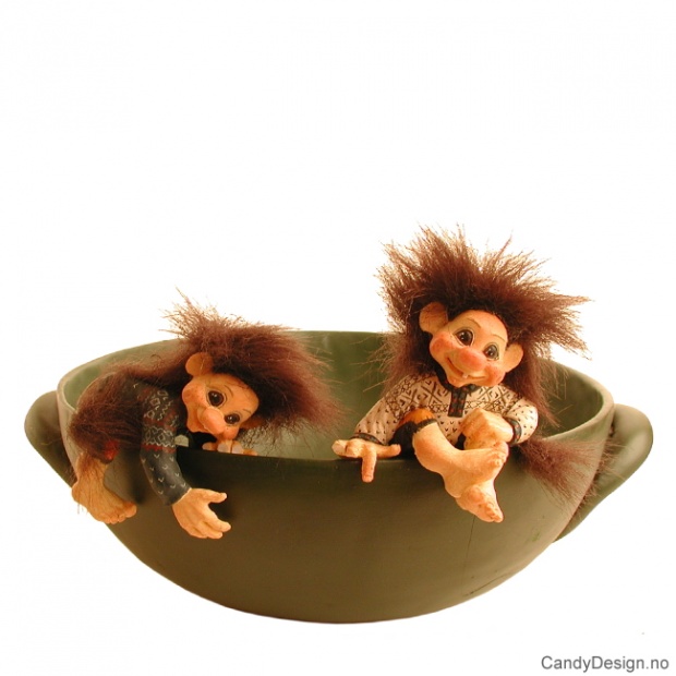 Hanging trolls with sweater - only trolls