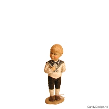 Liten matrosgutt i hvitt