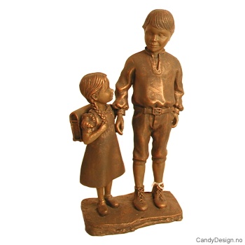 Bronse pike med storebror