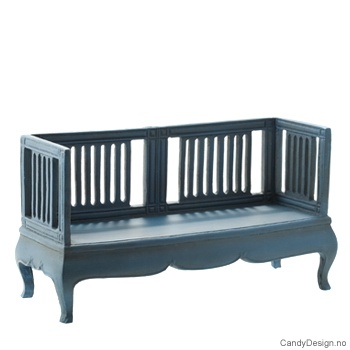 Lyseblå rococcobenk