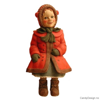 Pike sittende på kant