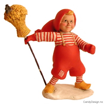 Danske nisser stående  Nissegutt med julenek og lapp på buksen