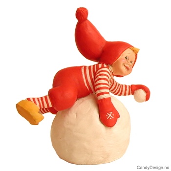 Gutt på snøball mot høyre