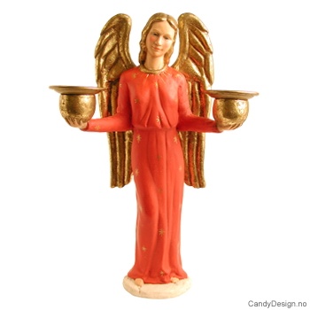 Stor engel med høye vinger og lysholder