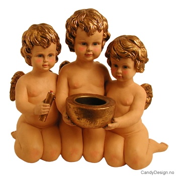 Tre englebarn med stort telys