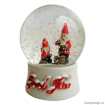 Snøkule med nisser med høye hatter