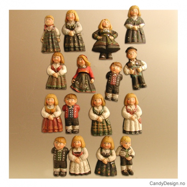 Children in traditional Norwegian costume