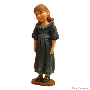 Carl Larsson figur  Pike med hendene langs siden