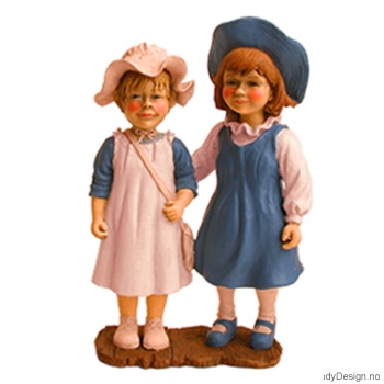 Piker med hatt på hodet