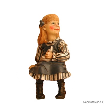 Carl Larsson små sittende figurer - Pike med gottepose