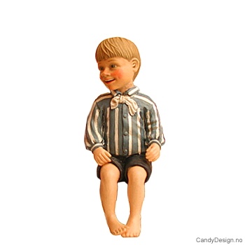 Carl Larsson små sittende figurer - Gutt med skjerf i halsen