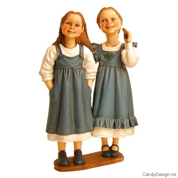 Doble Carl Larsson ungdommer stående - To piker - en med kam