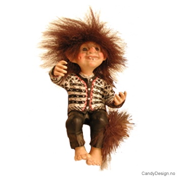 Medium troll figur sittende på kant - Trollgutt skrytende