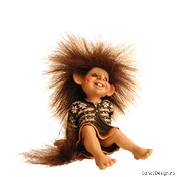 Medium troll liggende og sittende på kant - Sittende trollpike