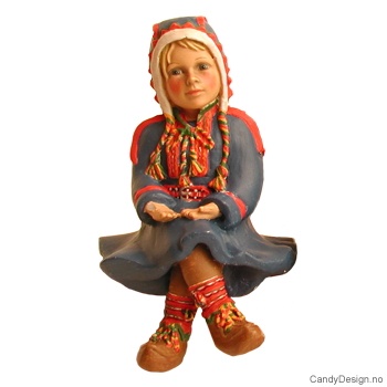 Same pike med hender frem i blått