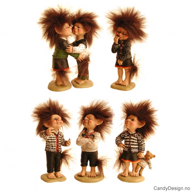 Standing trolls with sweater - Assorted