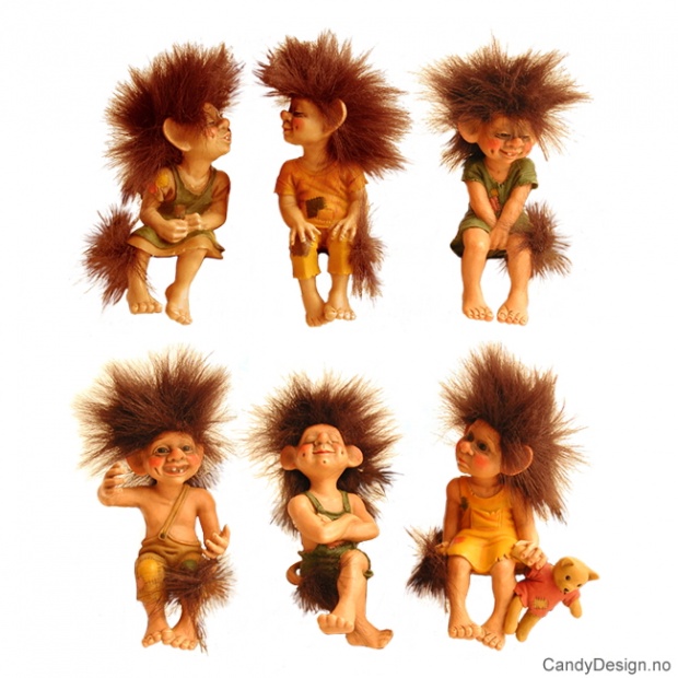 Sitting medium trolls with sweater - Assorted