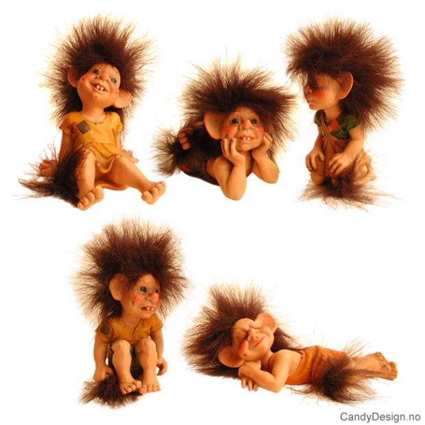 Sittende og liggende troll uten genser assortert