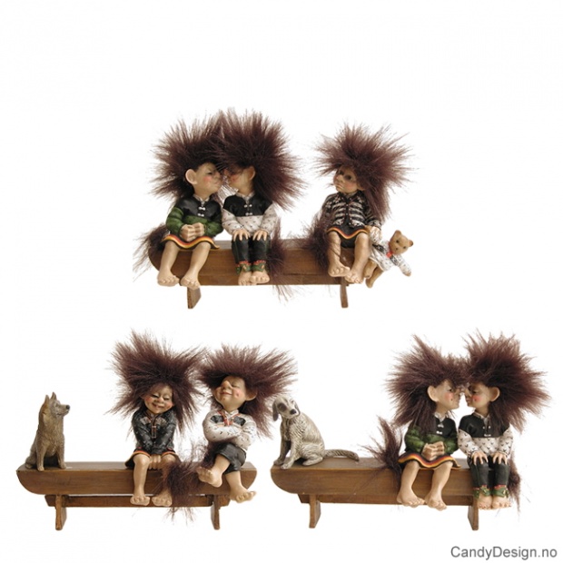 Two minitrolls on bench