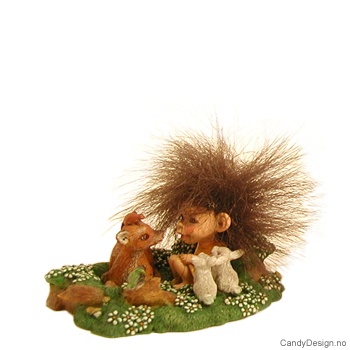 Store tablå med trollbarn med fluffy hår