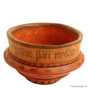 Antikvitet stor i farger  Rund skål