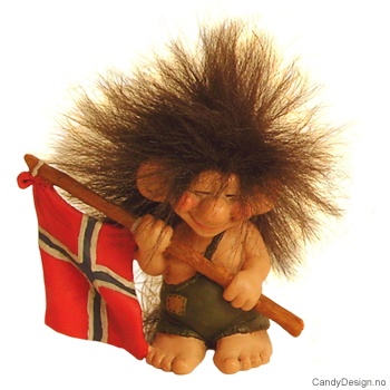 Troll med Norsk flagg - grønn bukse