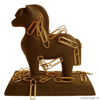 woodcarved fjording horse souvenir with base and magnet