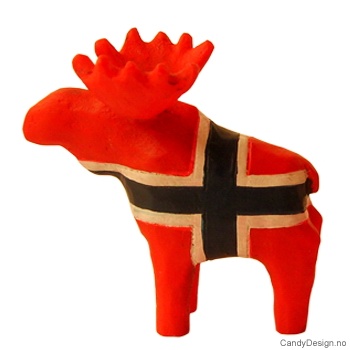 Treskåret elg suvenir i Norske farger