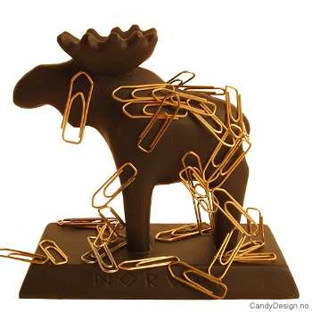 Treskåret elg suvenir på stett m/magnet