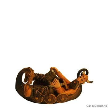 Liten beruset viking i skip med dragebitt