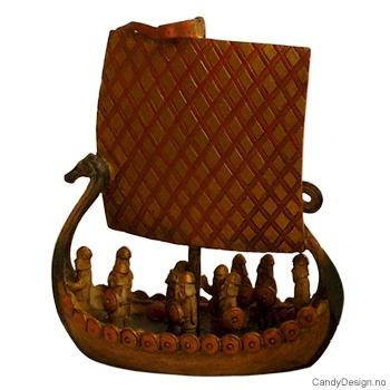 Medium vikingship with vikings and sail