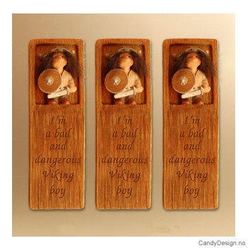 Woodstyle magnet plater med tekst  Vikinggutt magnet I'm a bad and dangerous viking boy