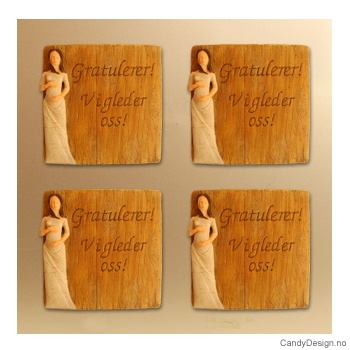 Magnetplate med kjærlighetstekst - Gratulerer! Vi gleder oss!  (gravid)