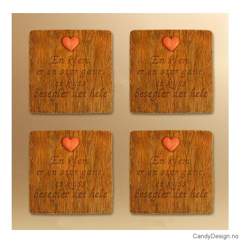 Magnetplate med kjærlighetstekst - En klem er en stor gave, et kyss besegler det hele