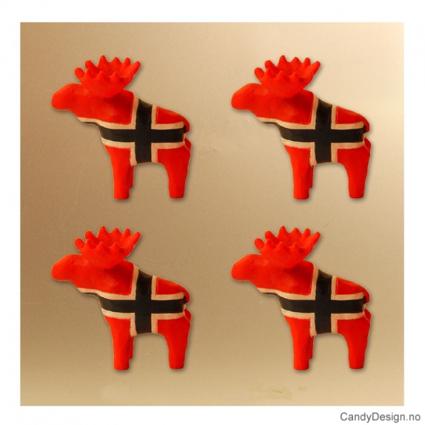 Treskåret elg med magnet i Norske farger