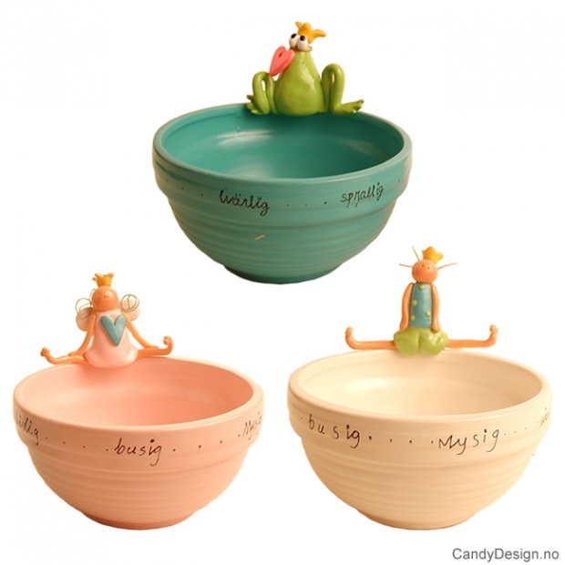 Bowls with figurines