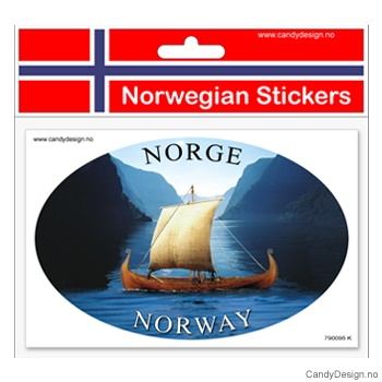 Ovalt klistremerke for bil med vikingskip i Norsk fjord