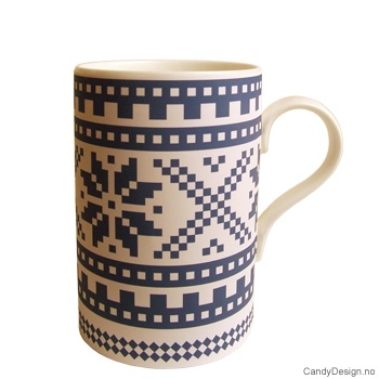 Kopp med tradisjonelt strikke mønster i blått